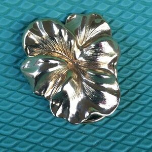 Vintage Jeri-Lou Gold Tone Scarf Clip